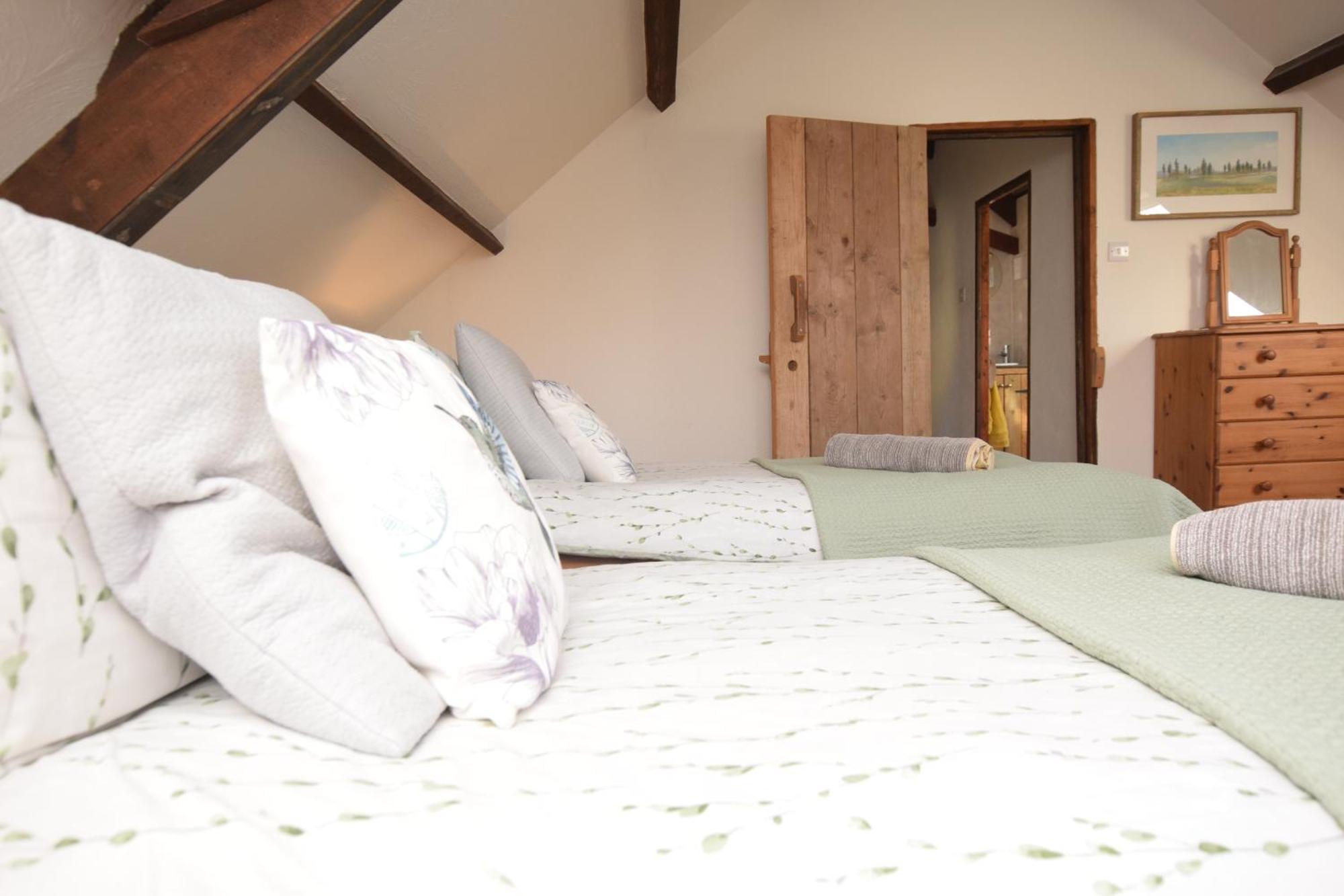 Award Winning Lower Whitsleigh Farm Cottage Roborough Exterior photo